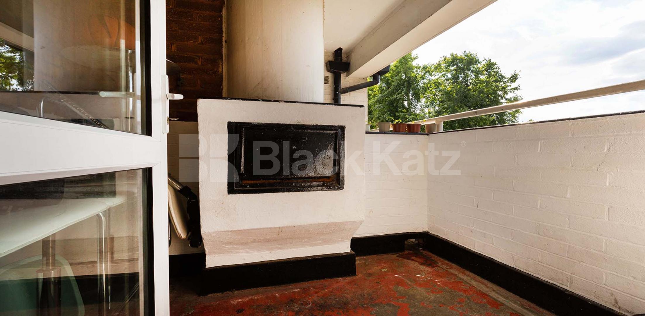 Fantastic spacious 4 bed in Camden mins to shops Abingdon Close, CAMDEN